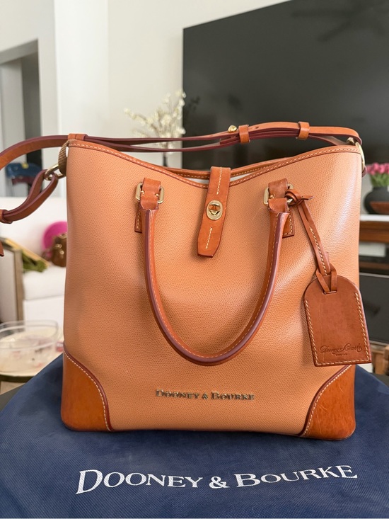 Dooney & Bourke Handbags - DOONEY & BOURKE | Shelby Shopper - Caramel, Smooth Textured Butterscotch Leather